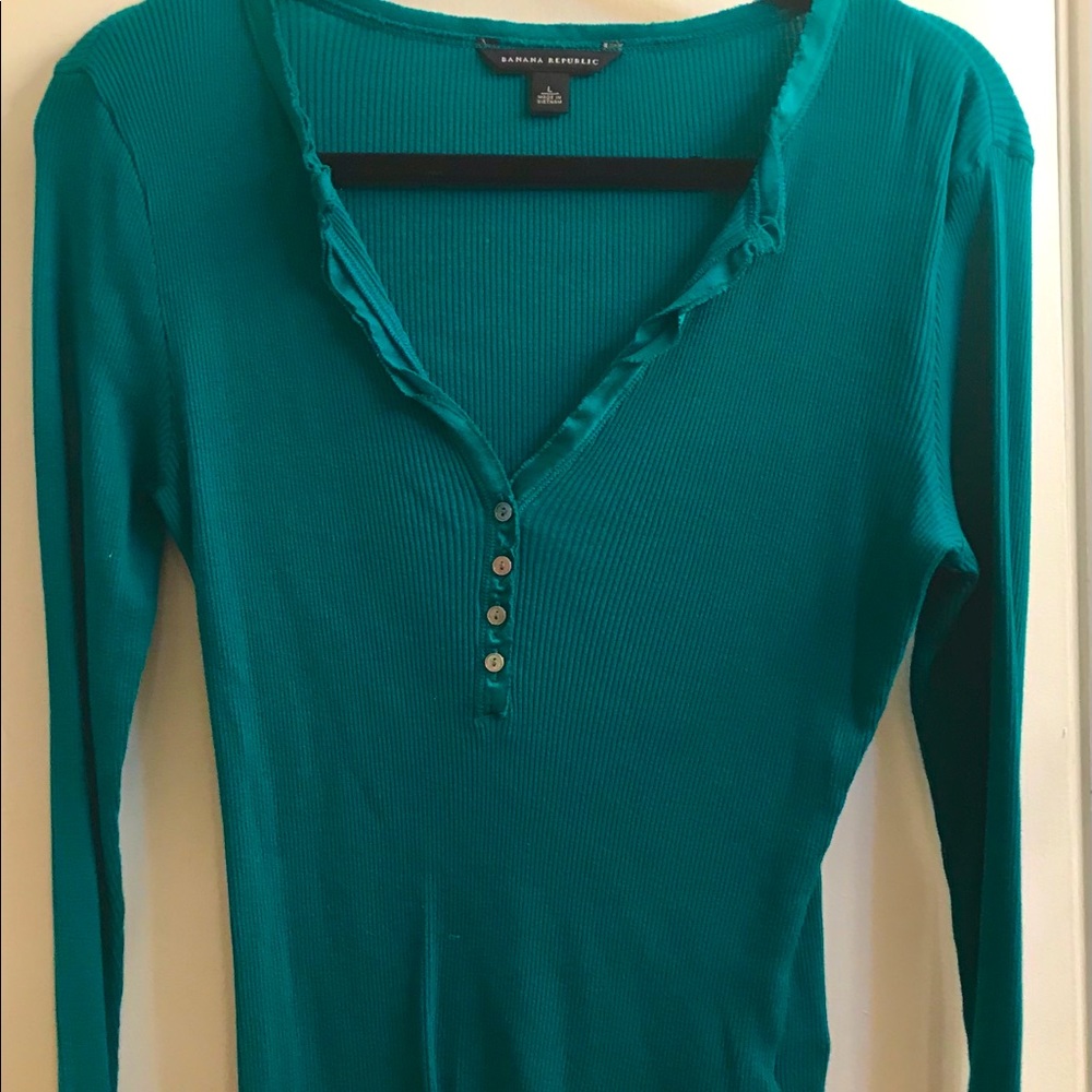 Banana Republic knit long sleeve Henley shirt